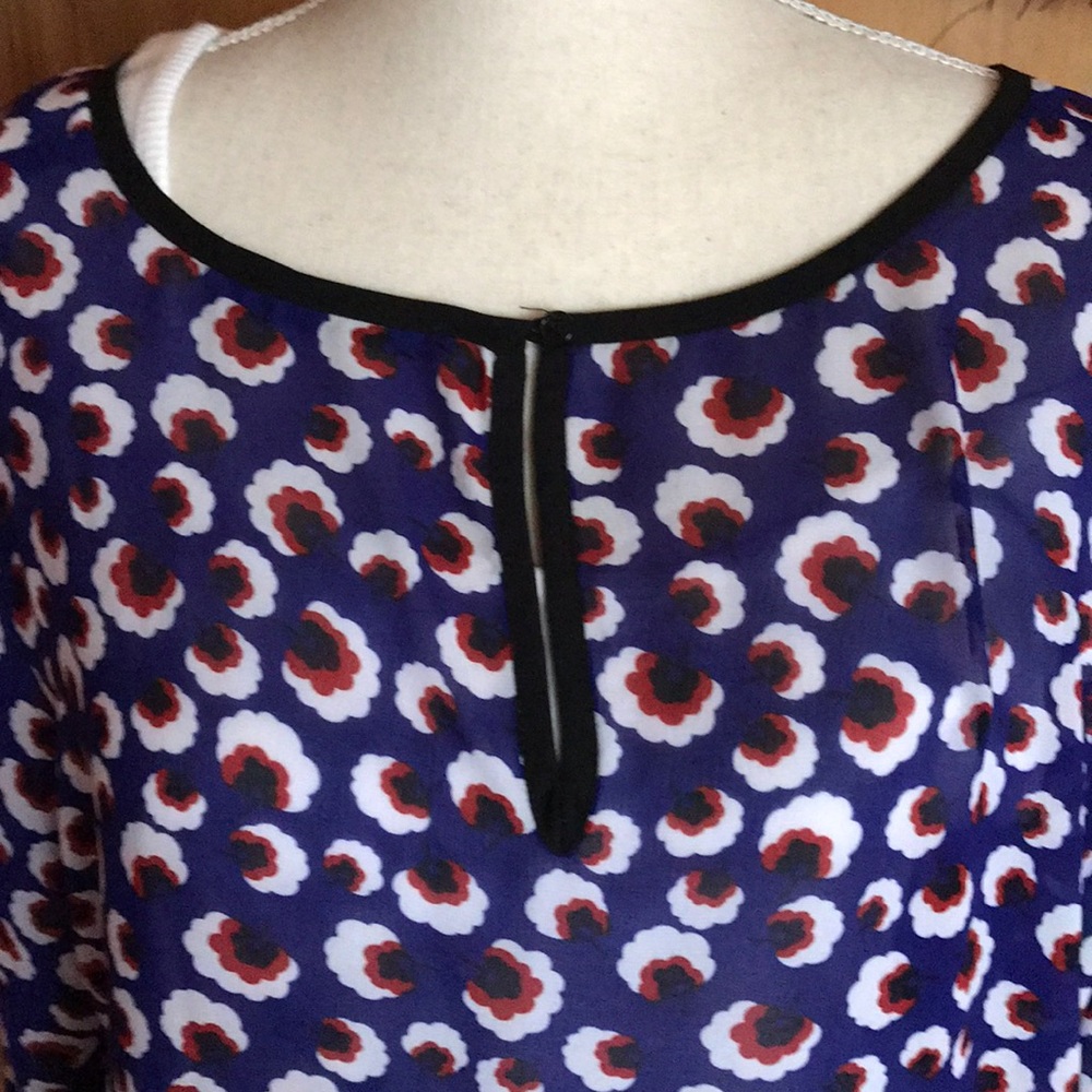 Purple flowered top - Picture 2 of 4